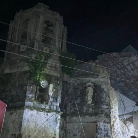Sismo de magnitud 6.7 sacude el centro de Filipinas; emiten alerta de tsunami