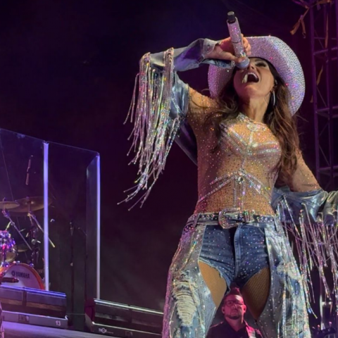 ¿Fuiste? Ana Bárbara se presentó gratis en la "Feria de San Francisco de Asís" en San Pancho