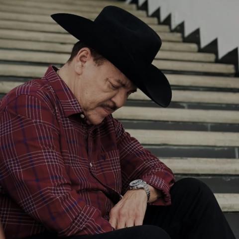Hospitalizan al cantante Julio Preciado por neumonía