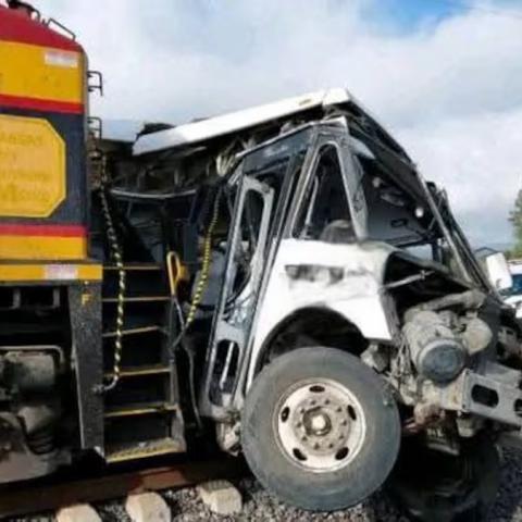Choque camión y tren