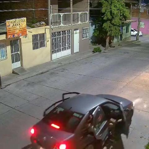 Cámaras captaron a sujetos que intentaron levantar a dos adolescentes en calles de Ojocaliente III