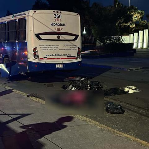 La motocicleta se partió en dos tras el brutal choque que ocurrió sobre José María Chávez