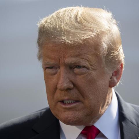 Trump niega autenticidad de carta dirigida a Epstein