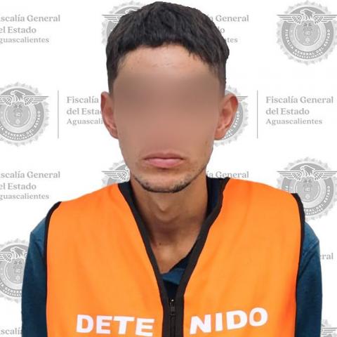 No alcanzó a lesionar al uniformado gracias a que éste lo pudo someter