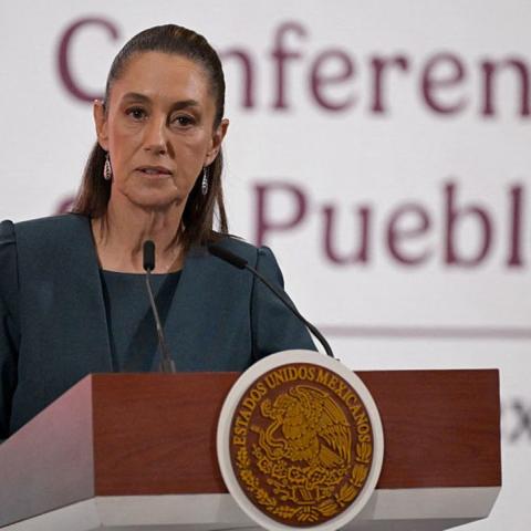 Sheinbaum ofrece apoyo a familiares de víctimas de la explosión de pipa en Iztapalapa