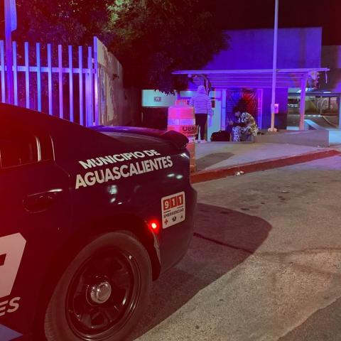 Una patrulla de la Policía Municipal le fue abriendo paso al conductor para que llegara a tiempo al hospital