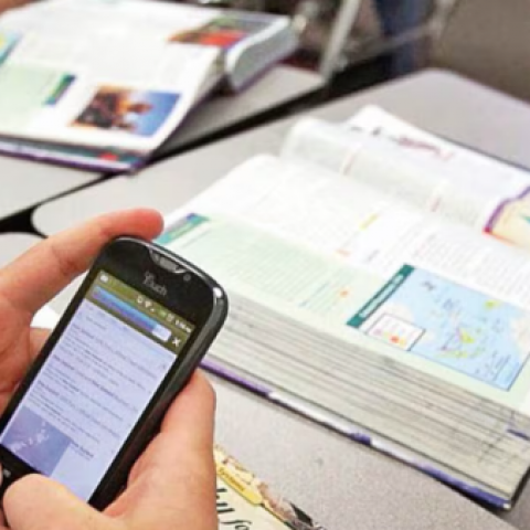 Regulación de celulares en aulas