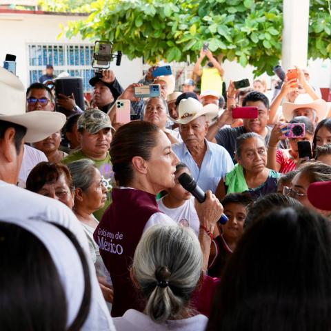 Sheinbaum visita zonas afectadas por lluvias en Puebla