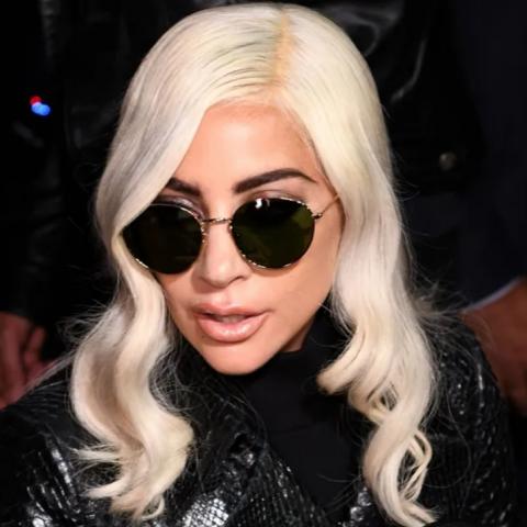 Lady Gaga luce de negro en Milán durante el rodaje de El Diablo Viste a la Moda 2