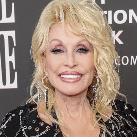 Aclaran estado de salud de Dolly Parton tras pedir oraciones para ella