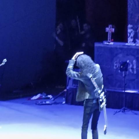Suspenden concierto de El Tri en CDMX tras caída de pantalla gigante