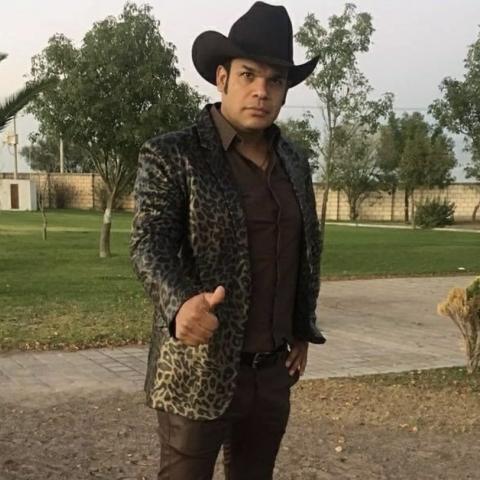 Balean autobús del cantante Marco Flores; así lo relató