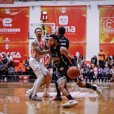 PANTERAS VS SOLES 2025