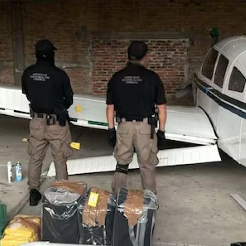 FGR asegura avioneta y camionetas con 203 paquetes de cocaína en Chiapas