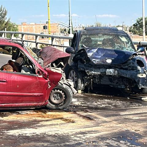 Fatal choque en el puente de la México deja una mujer fallecida