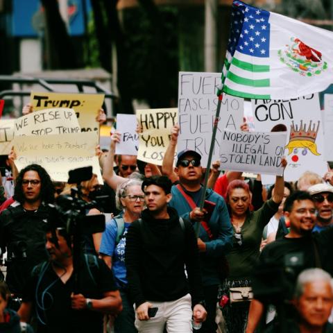Ciudadanos estadunidenses en CDMX se unen a las protestas de "No kings" contra Donald Trump