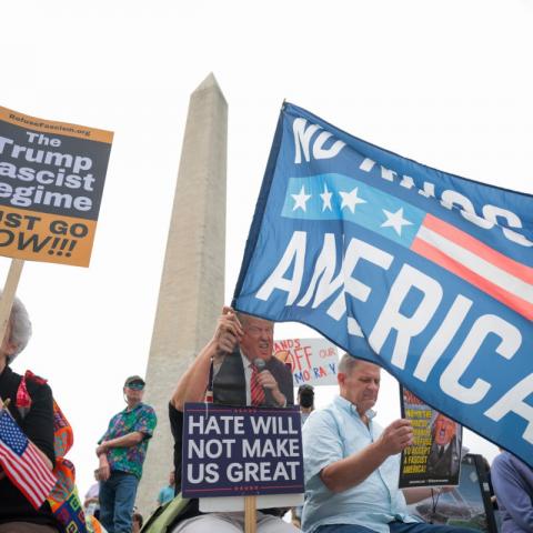 Más de 2 mil 500 ciudades de EE. UU. alistan este sábado protestas anti Trump