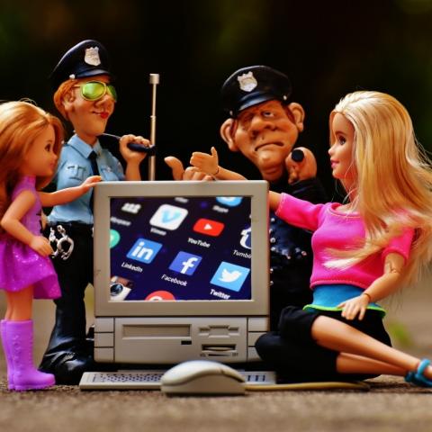 Dinamarca prohibirá las redes sociales a los menores de 15 años