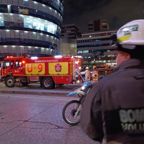 Explosión de un vehículo en Ecuador, deja al menos 1 fallecido y 30 heridos