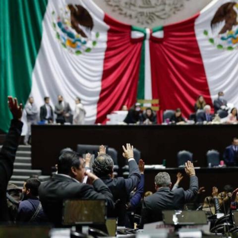 Morena aprueba reserva para reducir penas a funcionarios acusados de extorsión