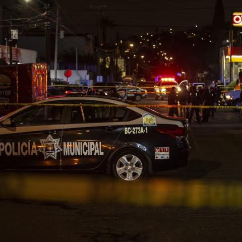 Se enfrentan policías y civiles en el centro de Monterrey