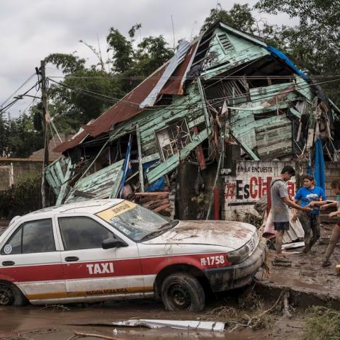 Sube a 79 el número de fallecidos por lluvias e inundaciones en México