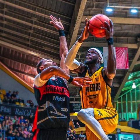 Panteras 89-75 Correcaminos
