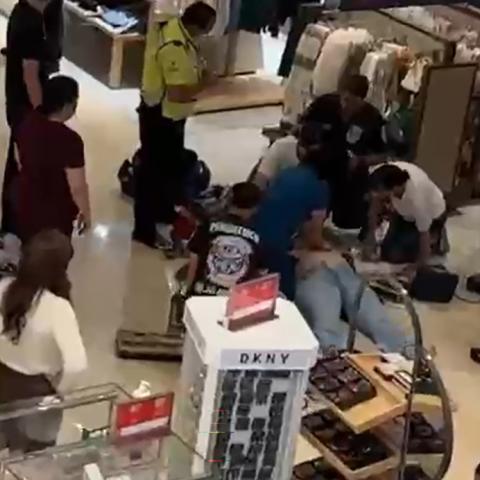 Tuvieron que desalojar la tienda mientras las autoridades realizaban sus investigaciones