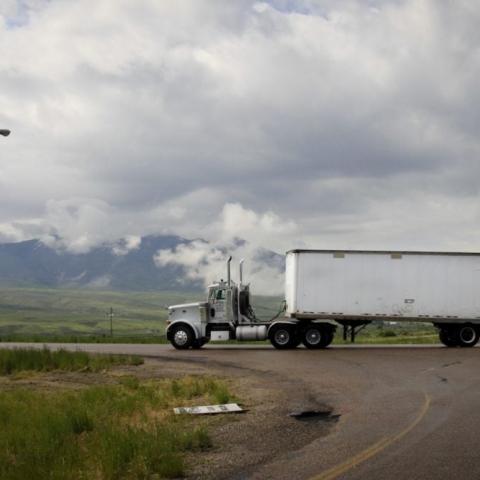 Entra arancel estadounidense del 25% para camiones pesados; México es el principal proveedor