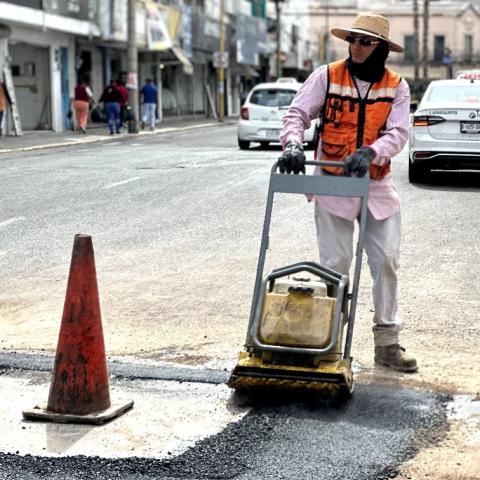 Bacheo de la Secretaría de Obras Públicas del Municipio de Aguascalientes 