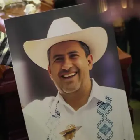 Asesino de Carlos Manzo murió de un tiro con su misma arma