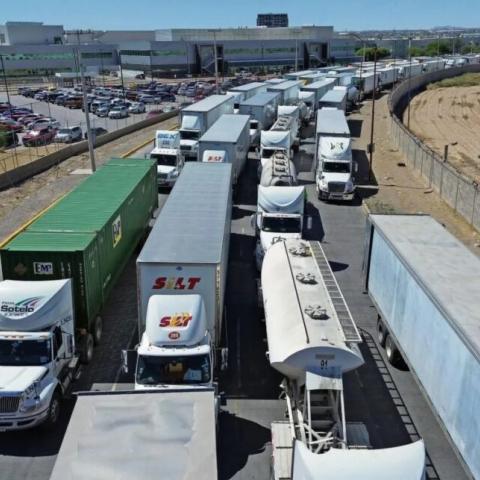 Entran en vigor los aranceles del 25% a camiones medianos y pesados impuestos por EE. UU.; México, principal afectado