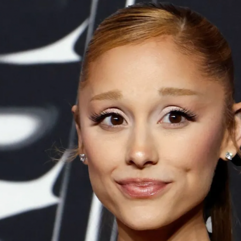 Ariana Grande da positivo a COVID-19 en plena etapa de promoción de "Wicked"