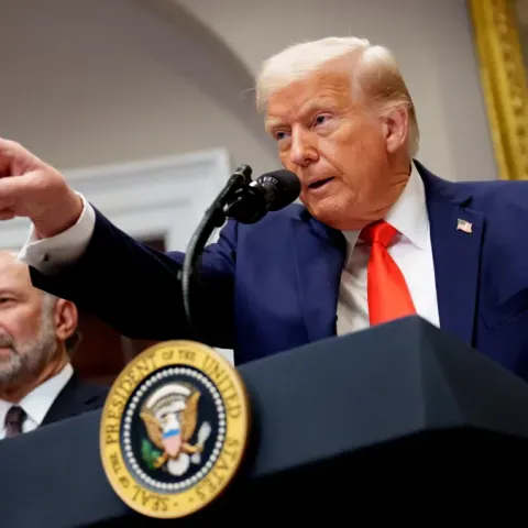 Trump señala política migratoria laxa como la mayor amenaza de seguridad tras tiroteo en Washington