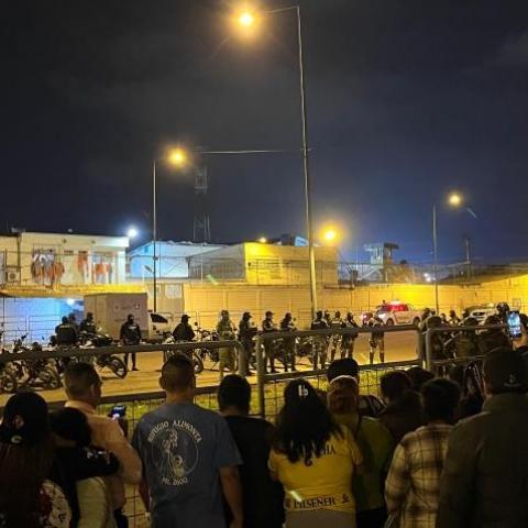 Encuentran muertos a 27 presos en cárcel de Ecuador