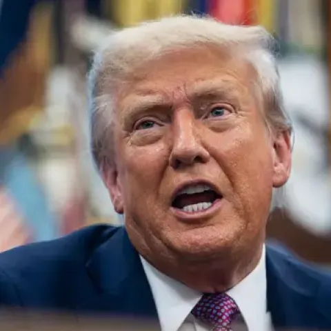 Donald Trump exige a controladores de tránsito aéreo volver a su trabajo