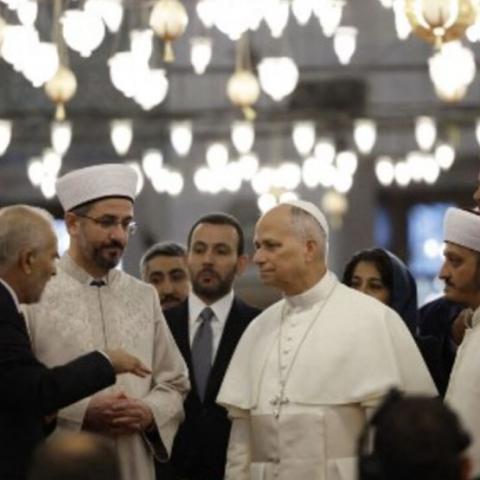 Papa León XIV rechaza el uso de la religión para justificar la violencia