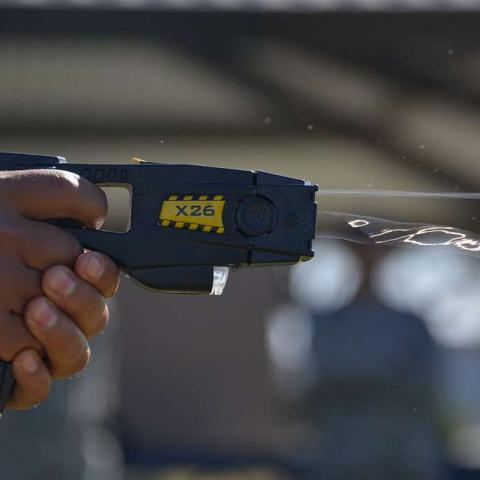 Policías de Aguascalientes podrán usar tasers tras reforma al Código MunicipaL
