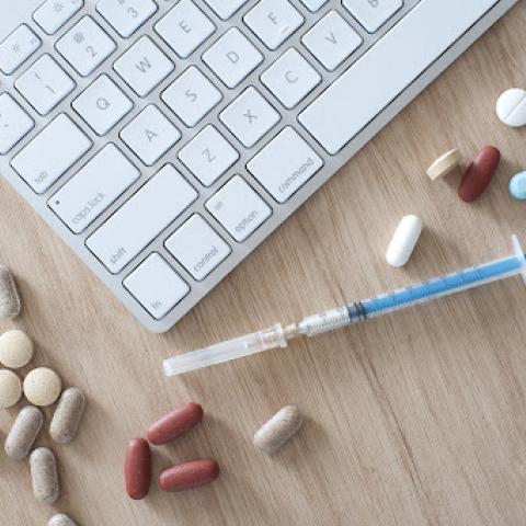 Consultorios de farmacias son segunda fuente de atención de salud en el país: Colegio de Médicos