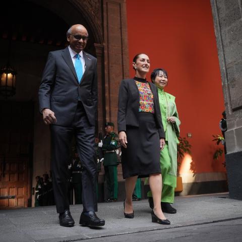 Sheinbaum recibe al presidente de Singapur en Palacio Nacional; anuncian instalación de embajada e inversiones