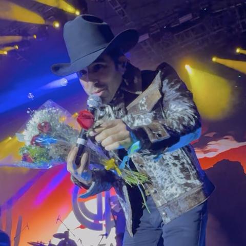 Joss Favela llenó la plaza principal de Calvillo con sus éxitos