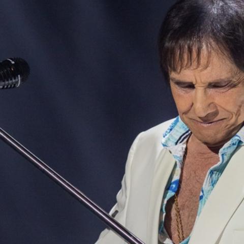 Hospitalizan a Roberto Carlos tras accidente de auto