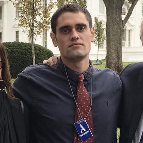 Detienen al hijo del director Rob Reiner como sospechoso de la muerte de sus padre 