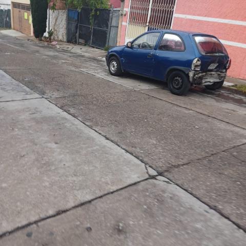 Reporte ciudadano de vehículo abandonado 