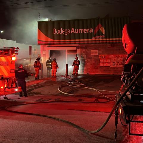Arde en llamas Bodega Aurrerá de La Florida