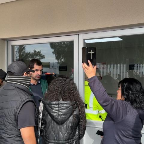 Por agua contaminada en hemodiálisis, pacientes renales se manifiestan en nueva clínica del IMS