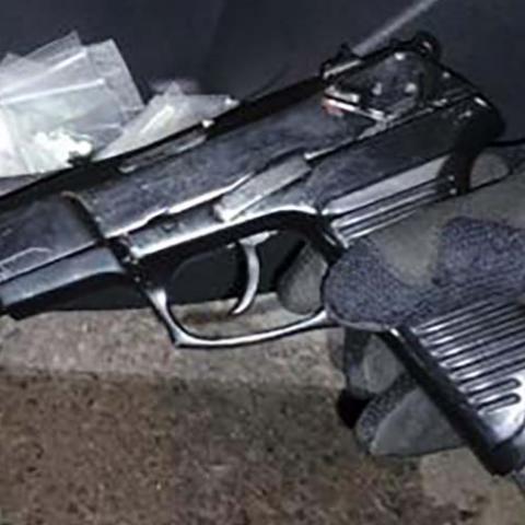 Les aseguraron 3 armas cortas calibre 9 mm por lo que fueron puestos a disposición de la FGR