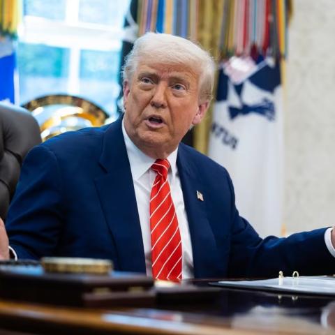 Trump suspende solicitudes de residencia y ciudadanías para personas de 19 países