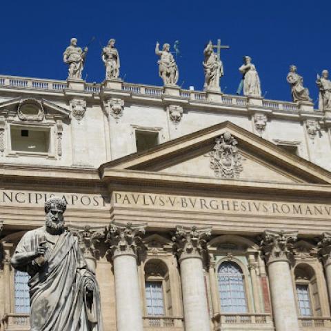 Vaticano rechaza nuevamente la ordenación de mujeres como diáconos 
