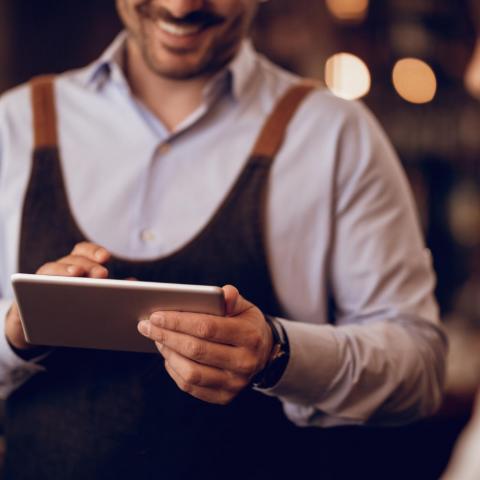 Prevén restauranteros prescindir de meseros ante incremento en costos operativos